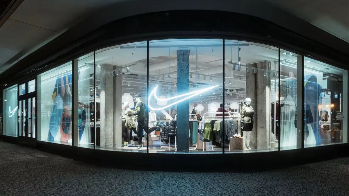 Гроші не пахнуть: спортивний гігант Nike зганьбився співпрацею з любителем радянської символіки