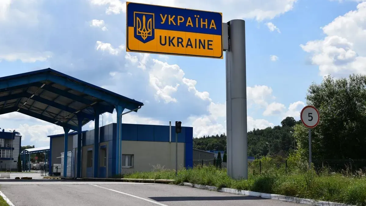 Офіційна статистика від ДПСУ: скільки тисяч українців виїхали з країни та не повернулись