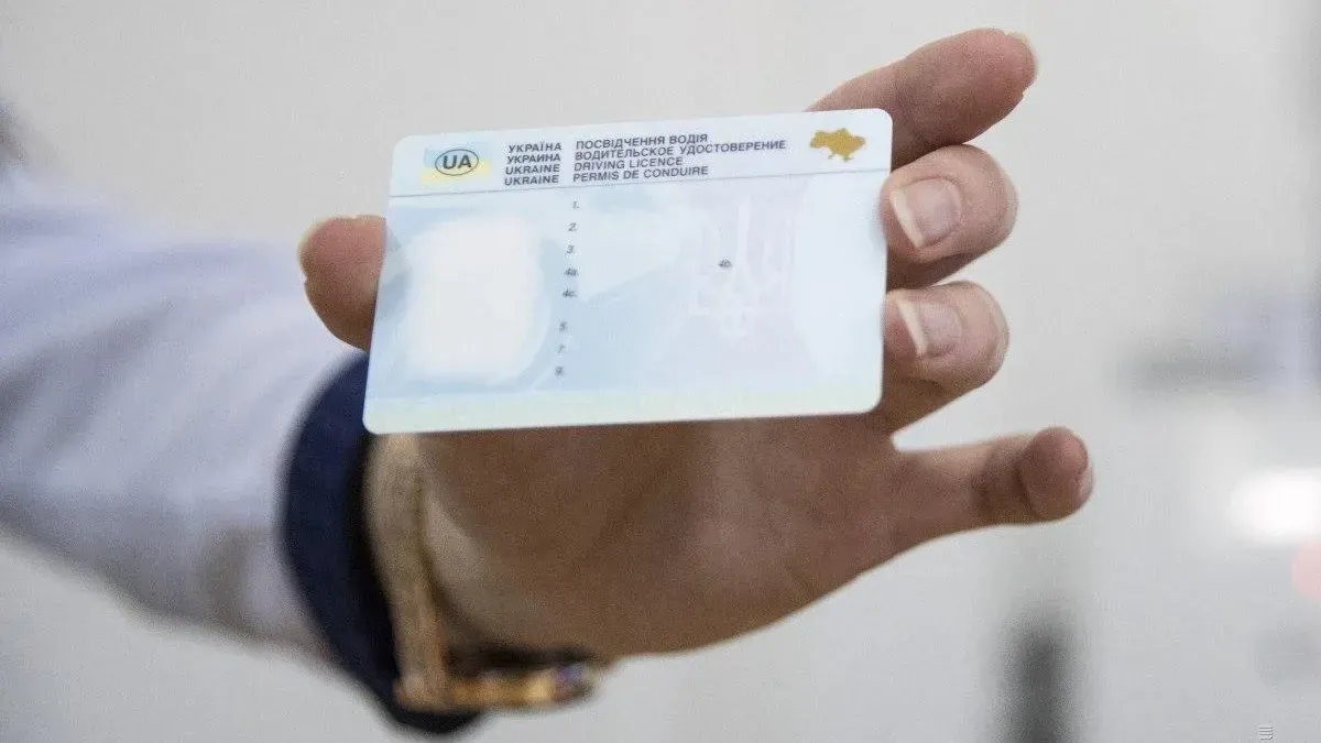 Права у 16 років за 20 тисяч гривень: українців попередили про нову схему шахраїв