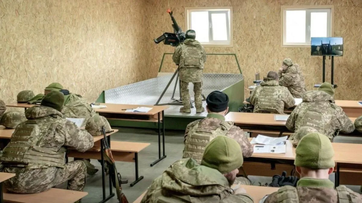 З 1 жовтня українські студенти почнуть вивчати «Основи національного спротиву»: кого це стосується та чого чекати