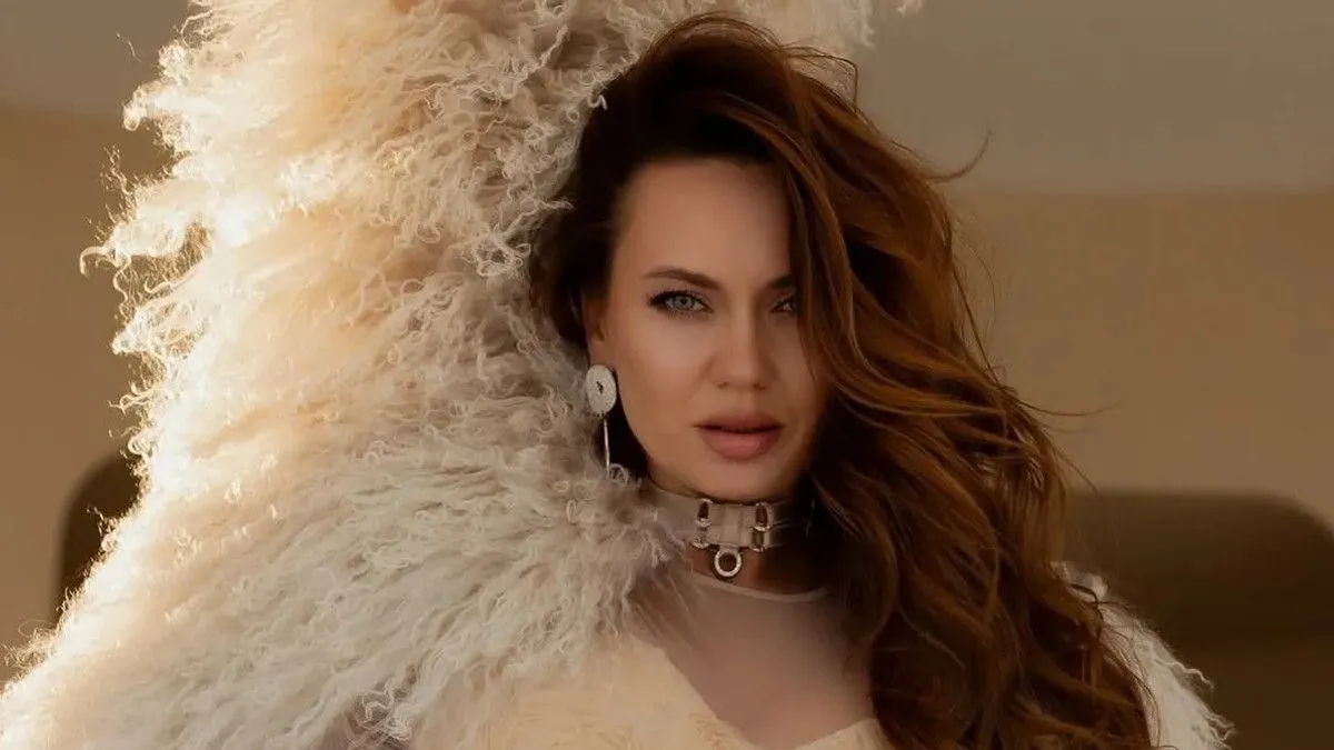 У обтислому комбінезоні: Анна Саліванчук замилувала мережу відео з підрослими синами