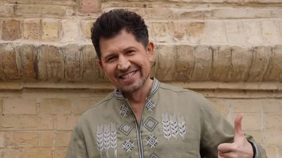 Джеджула взяв у руки зброю та звернувся до українців: «‎Добрий сонячний ранок!»