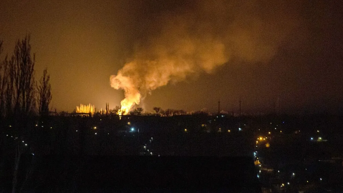 Сили оборони України уразили нафтобазу в рф та низку військових об’єктів на окупованих територіях: деталі атаки