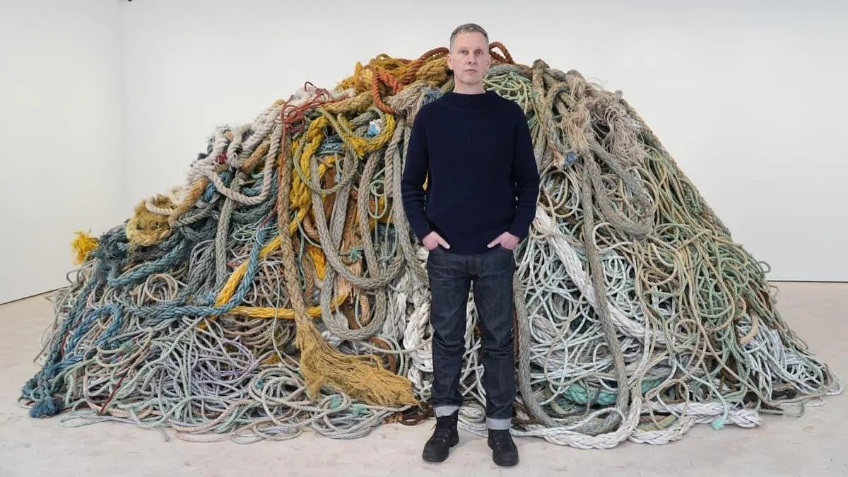 Мистецтво чи сміття? Британський художник продає гору старих канатів за 1 млн фунтів