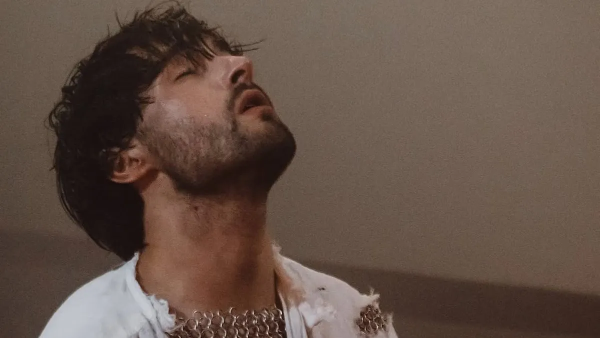 Інтрига перед фіналом Нацвідбору: KHAYAT поділився світлинами зі зйомок кліпу «Герци»