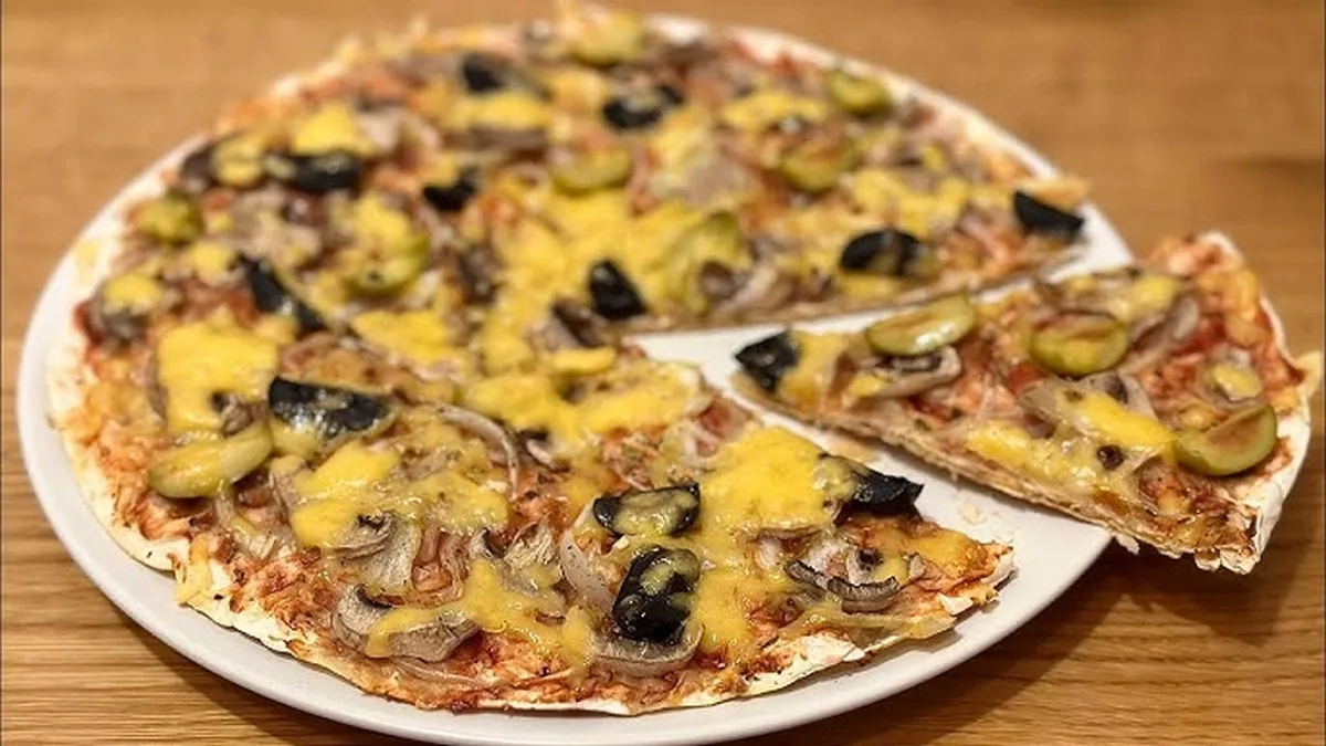 Проста піца на лаваші без духовки: низькокалорійний та смачний рецепт