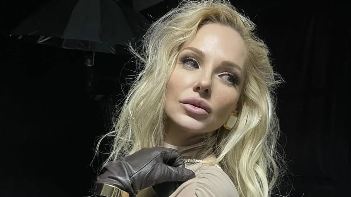 «Лайт ін зе дарк»: Даша Трегубова вразила новою відвертою фотосесією