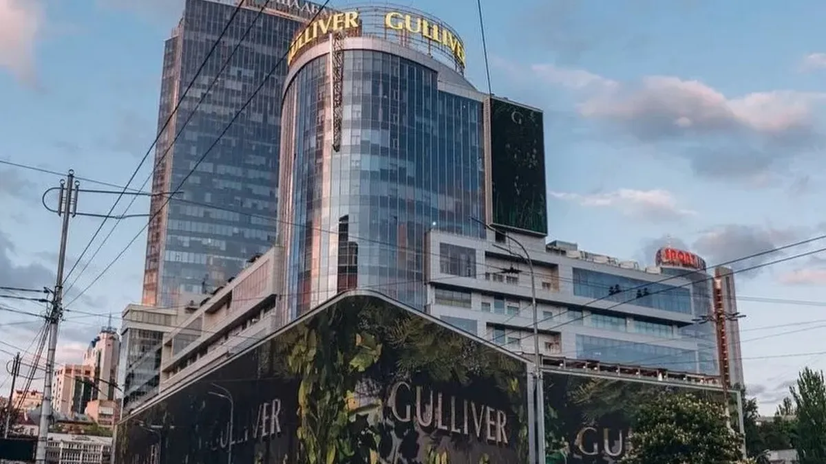 Трагедія в самому центрі Києва: за невідомих обставин з 5-го поверху ТРЦ Gulliver впав чоловік