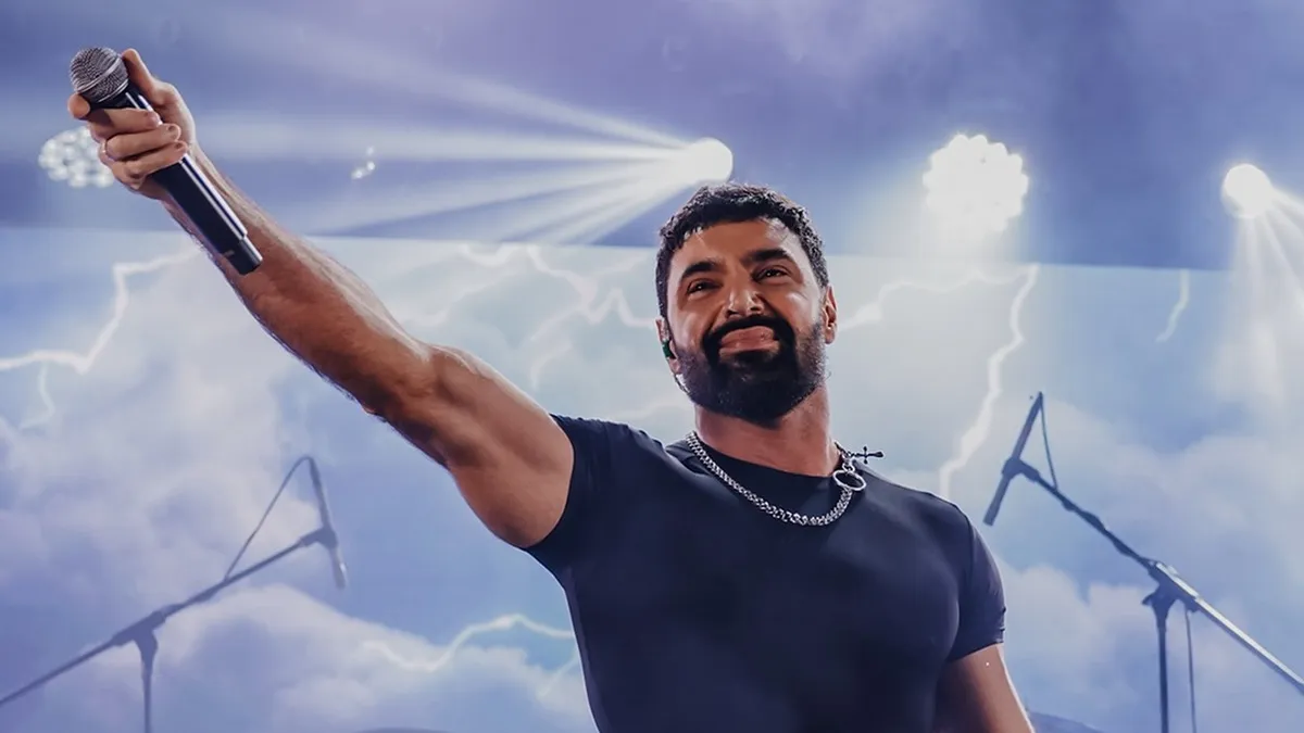 «Спалили мене»: для виконання хіта «Шекспір» Козловський на концерті скористався гігантським суфлером - відео