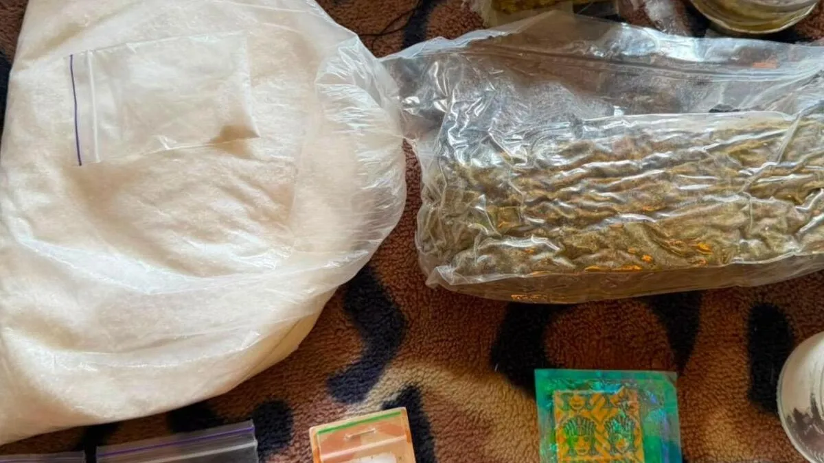 Перевдягалися в жіночий одяг під наркотиками: у Києві викрили організатора закритих чоловічих вечірок
