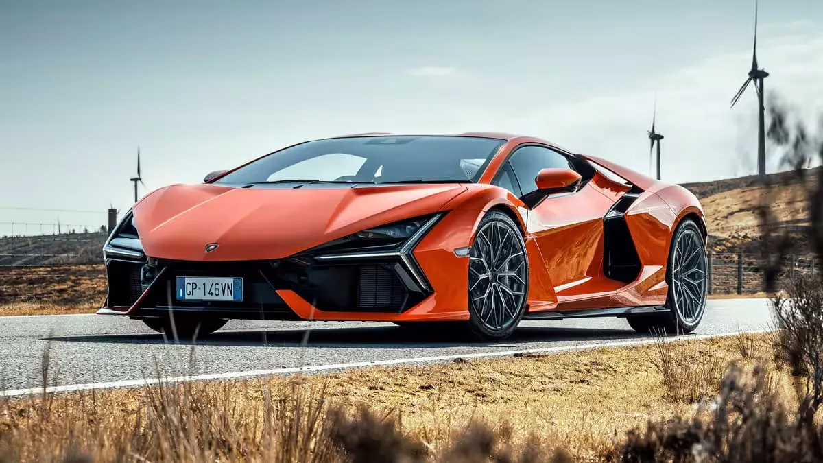 Lamborghini представила флагманську Revuelto: потужний гібрид нової епохи без втрати норовливого характеру