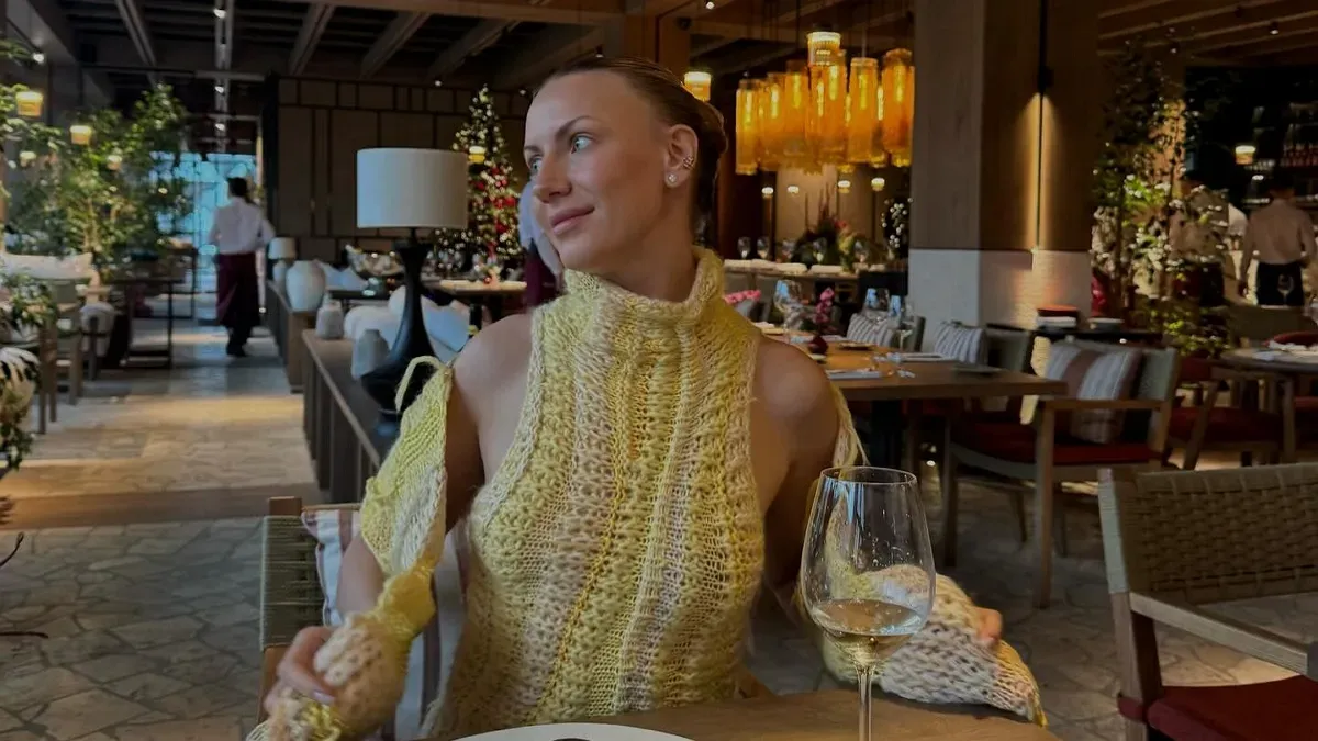 Леся Нікітюк в ляпанцях і шубі на фоні генератора: фото зірки без фільтрів потішило шанувальників