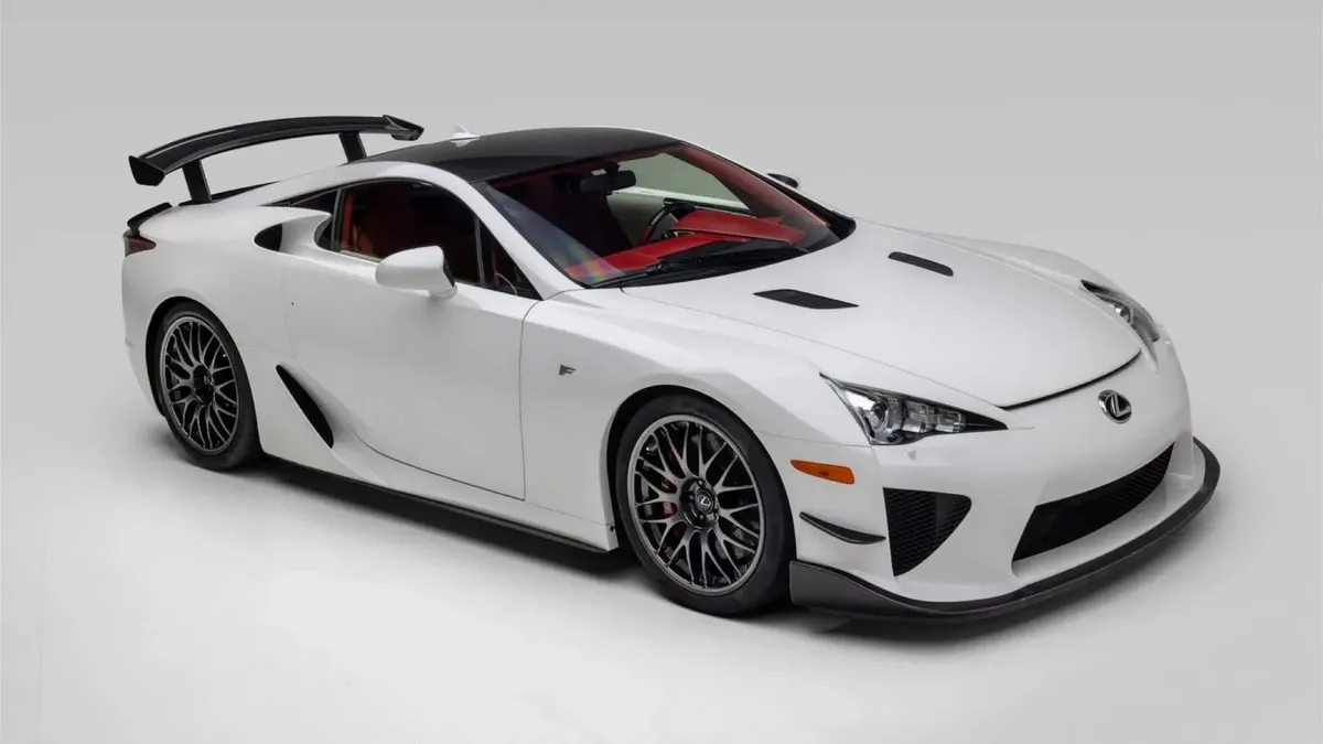 Унікальний Lexus LFA Nürburgring виставили на аукціон: не їздив майже 14 років і просять шалені гроші