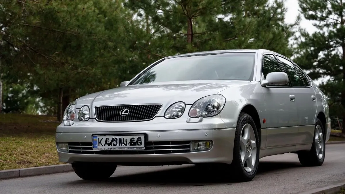 Майже не покидала гараж: у Києві продають 27-річну Lexus GS300 в ідеальному стані – яка ціна