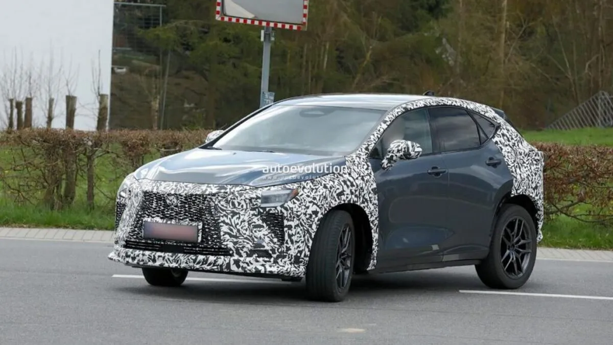 Оновлений Lexus RX тестують у Європі: кросовер із новою оптикою замінить нинішнє покоління