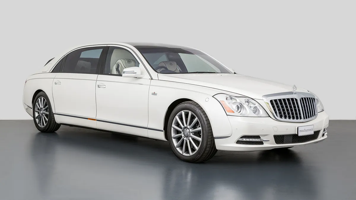 Рідкісний Maybach 62 S Landaulet з'явився у продажу: чим унікальний один із 22 екземплярів відомого автобренду