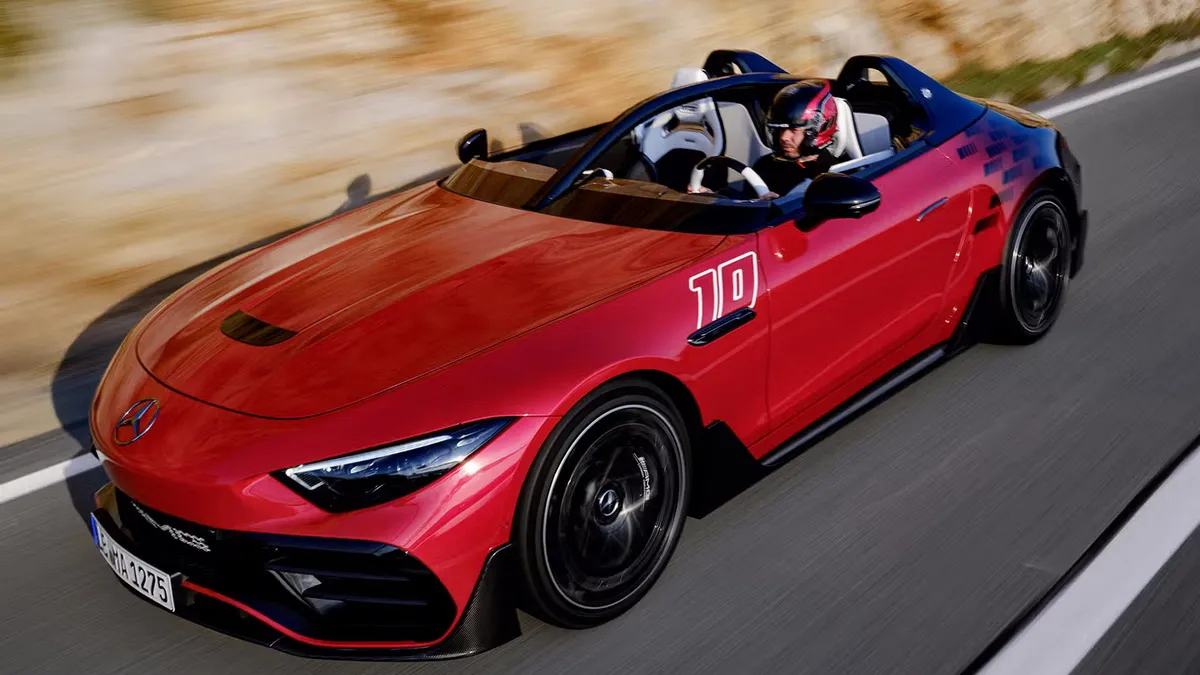 У Києві помітили ексклюзивний Mercedes-AMG PureSpeed: один із 250 за $1,5 мільйона без лобового скла