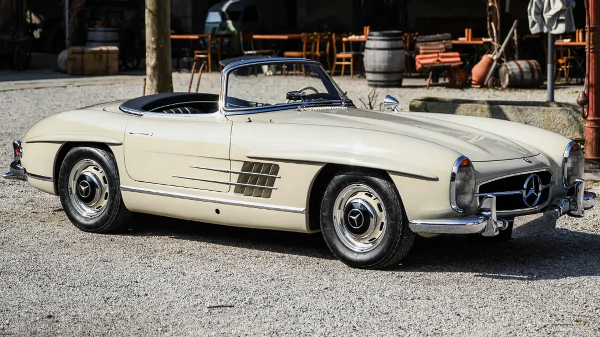 Mercedes-Benz 300 SL Roadster продали за божевільну суму: чому раритетне авто 1963 року є унікальним