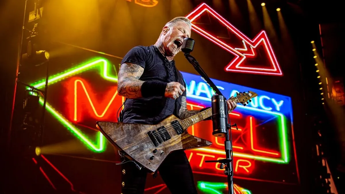 Лідер гурту Metallica освідчився під водою: їх оточували акули, але вона відповіла, не вагаючись
