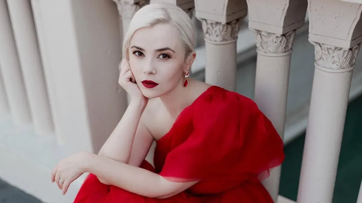 Міка Ньютон анонсувала новий альбом після візиту на «Греммі»: «Буде вразливим і чесним»