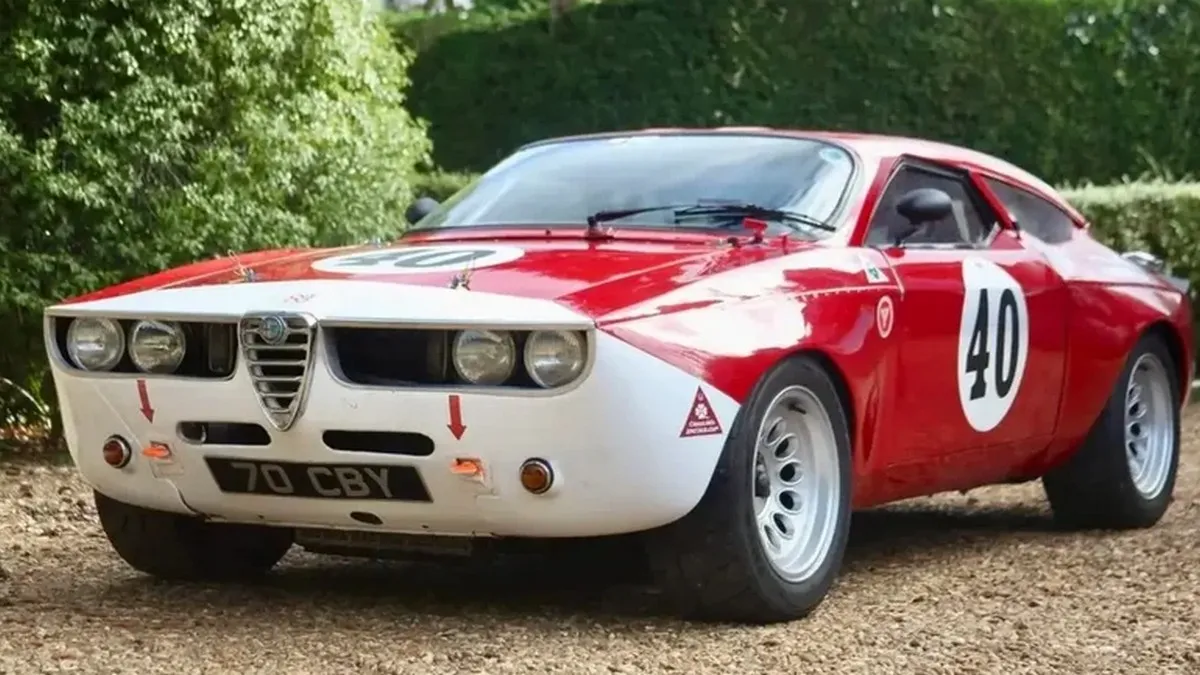 Незвичайну Alfa Romeo Giulia виставили на продаж у Британії: як змінився автомобіль після аварії