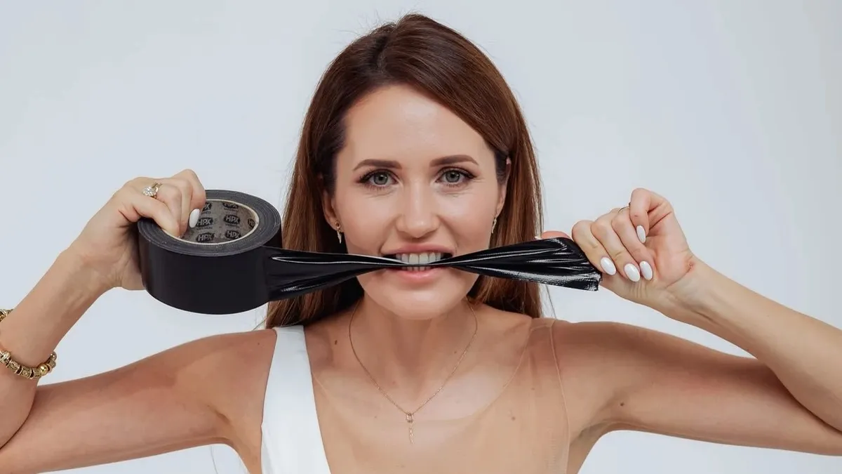 Наталка Денисенко показала ефектну фотосесію зі скотчем на губах: акторка заговорила про справжню жіночність