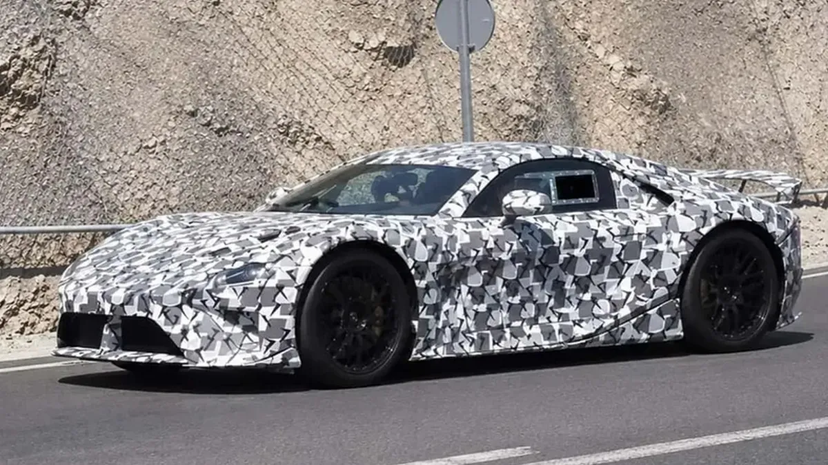 Lexus готує електричного наступника LFA: спорткар може імітувати звук двигуна та перемикання передач