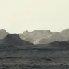 Блакитний ранок на Марсі: Curiosity показав скелі, виточені вітром, у променях світанку