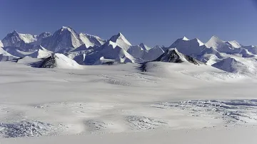 В Антарктиді виявили піраміди, які мають схожість схожістю з пірамідами в Гізі: експерт з НЛО все пояснив