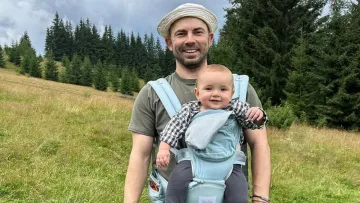 Андрій Бєдняков показав рідкісне фото із сином: як телеведучий привітав Остапа з днем народженням
