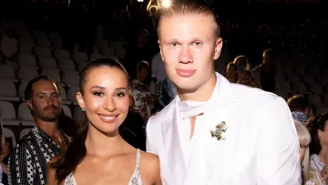 Голанд з'явився на показі Dolce & Gabbana: футболіст вразив стильним образом із жабою
