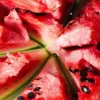 Диня та кавун можуть викликати проблеми зі шлунком: медики пояснили причину здуття та болю