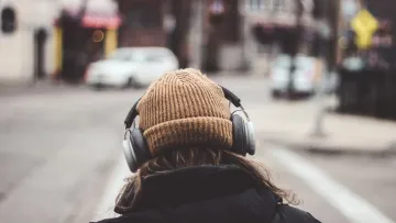 Музика за обідом впливає на харчовий вибір: вчені з'ясували, які композиції частіше ведуть до здорової їжі