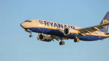 Пасажир Ryanair травмувався під час польоту: авіакомпанію звинуватили у байдужості після інциденту