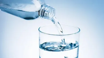 Скільки води потрібно мозку щодня: вчені пояснили, як зневоднення впливає на пам'ять та увагу
