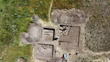 Їжа богів: у Македонії виявили 2300-річний елліністичний комплекс для бенкетів з диваном та імпортним посудом