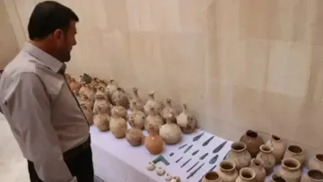 Несподіване відкриття: мешканець Сирії виявив майже 400 артефактів під час викопування укриття для сім'ї