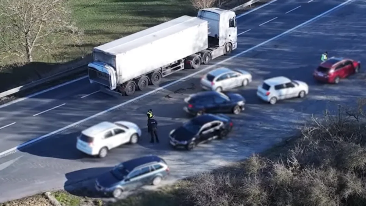 Поліцейські дрони почали фіксувати порушення правил ПДР - відео роботи та чимала сума штрафу