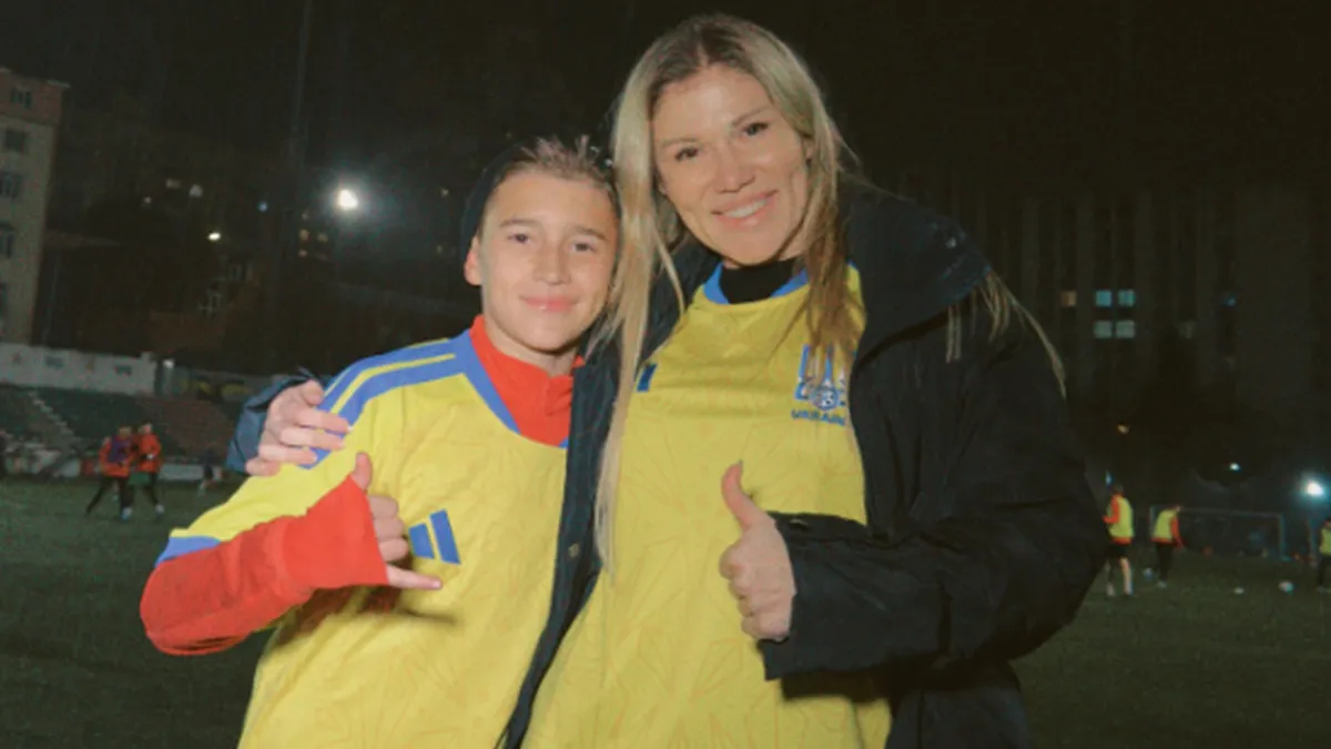 Альона Омаргалієва із сином приміряла нову форму збірної: фото співачки напередодні матчу Франція – Україна