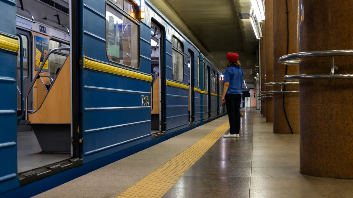 Собівартість перевезення у метро Києва сягнула 64 грн: експерт назвав можливу причину високого тарифу