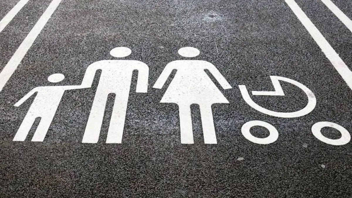 В Україні з’являться паркомісця для сімей із дітьми до трьох років: нардеп поділився деталями