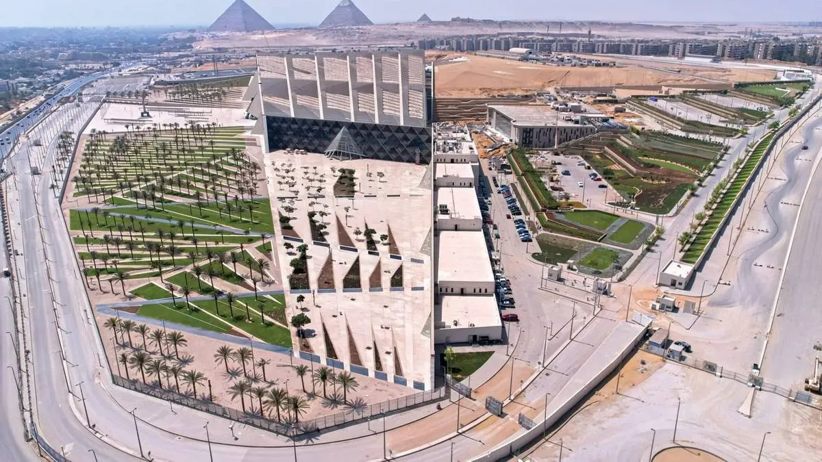 Як 70 футбольних полів і вартістю в 1 мільярд доларів: ось як виглядає найбільший археологічний музей у світі