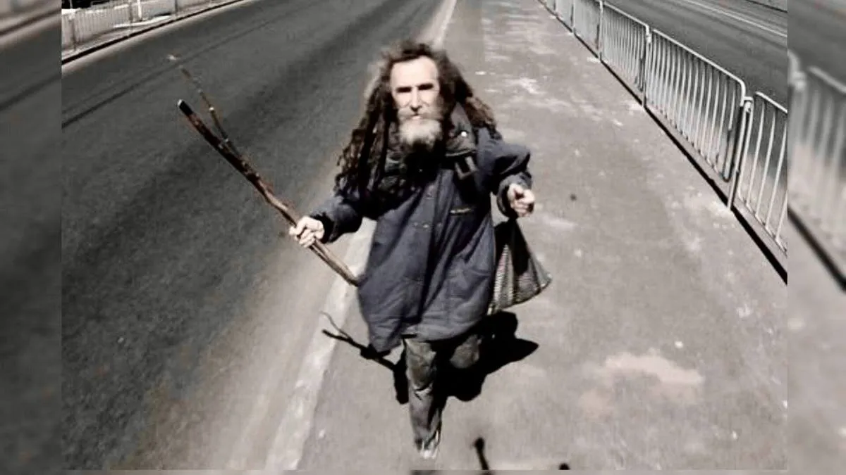 «Дніпровський Форест Гамп» загинув під колесами авто: на його честь встановлять мініскульптуру