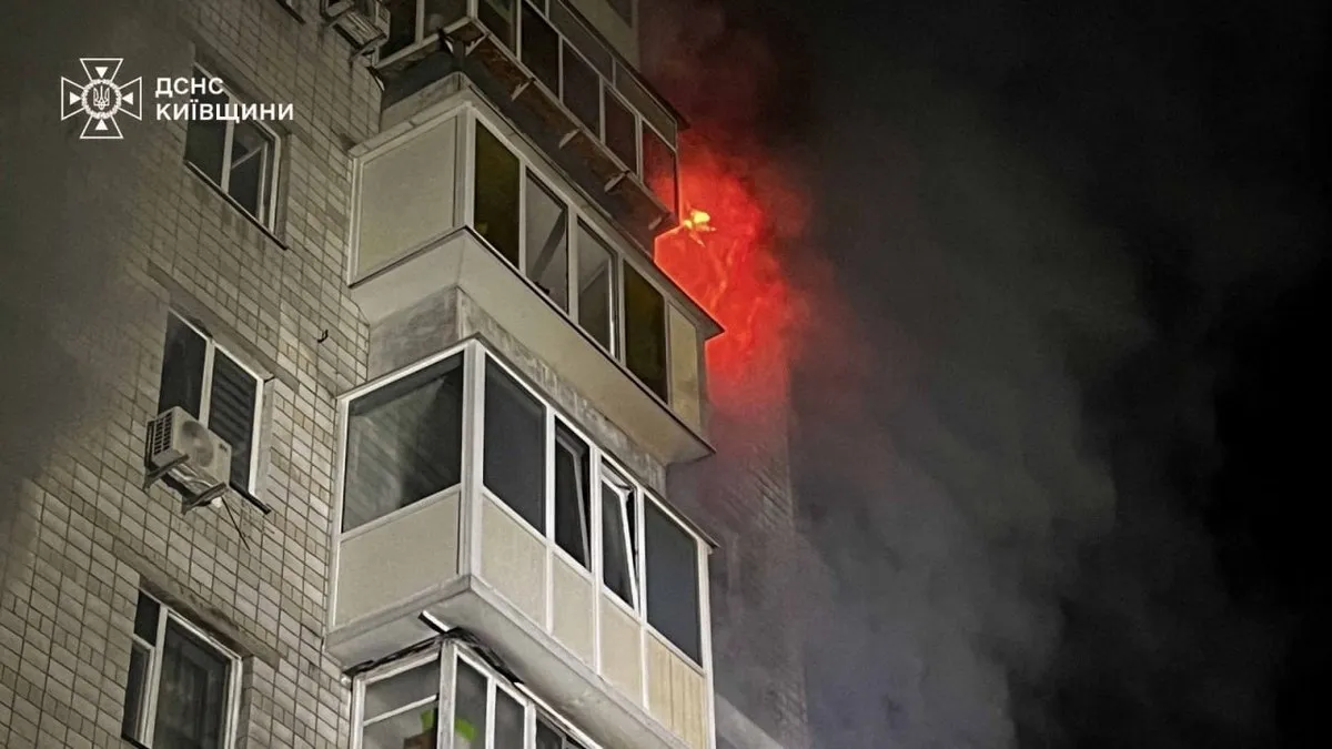 Нічна ракетна атака по Вишгороду спричинила пожежі, руйнування та жертви: в ДСНС поділилися деталями