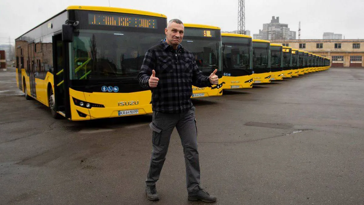 У Києві з'явилися нові трамваї та автобуси: Віталій Кличко розповів про їхні маршрути