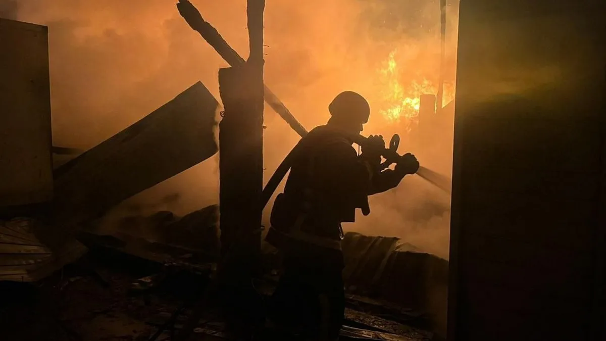 Ворог атакував залізничну інфраструктуру України: на Київщині постраждав вокзал та змінено графік руху потягів