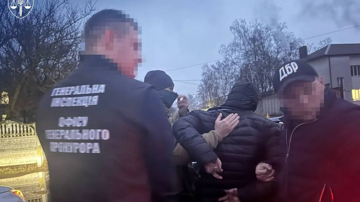 На Чернігівщині затримано прокурора на отриманні хабаря: яке покарання загрожує посадовцю