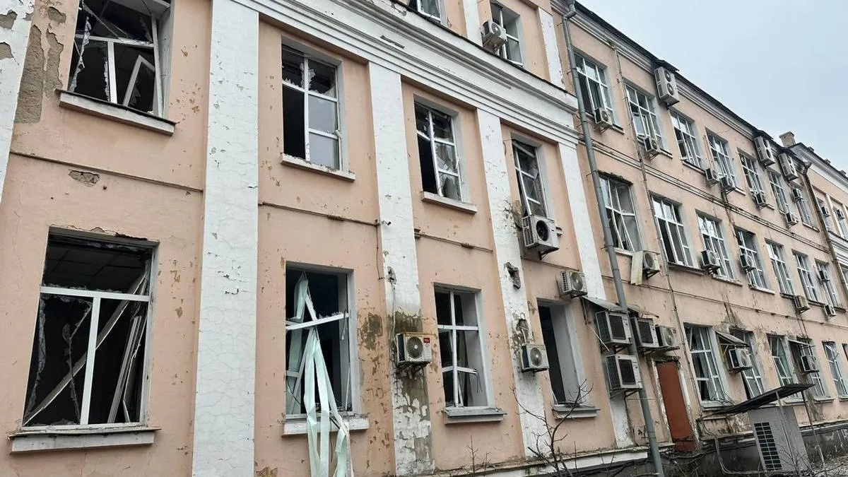 Унаслідок нічної атаки рф пошкоджено будівлю Міністерства освіти і науки у Києві: фото наслідків обстрілу