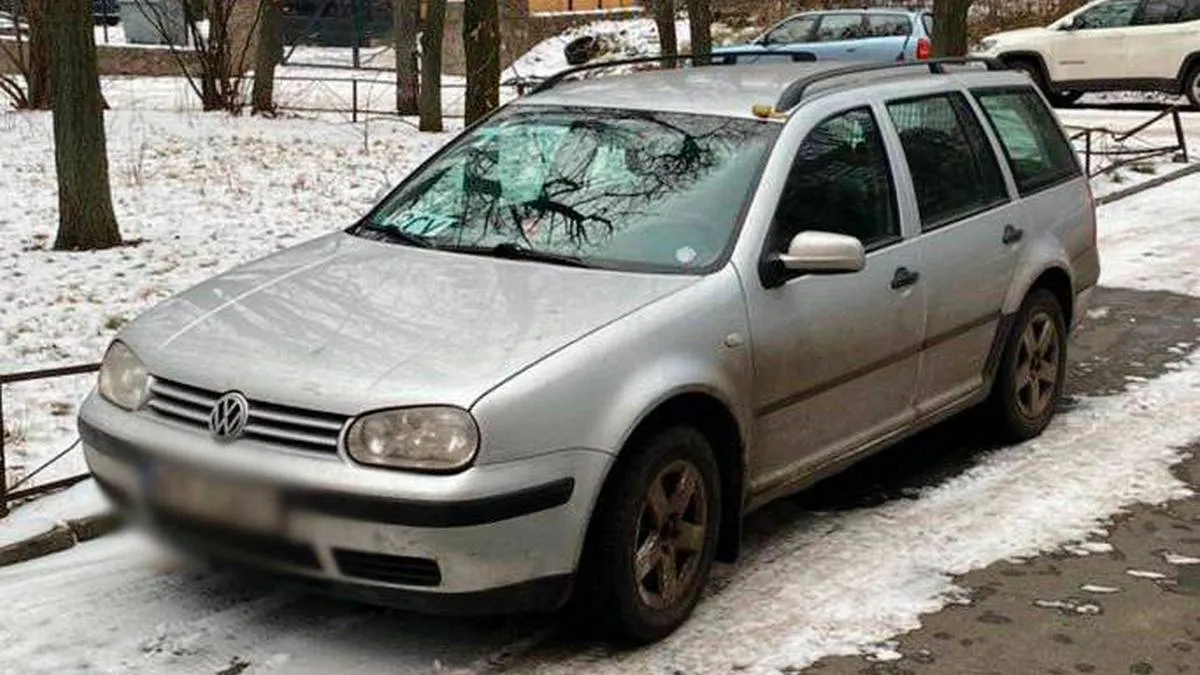 Закріпив муляж міни на даху авто: у Києві водія притягнули до відповідальності за пранк