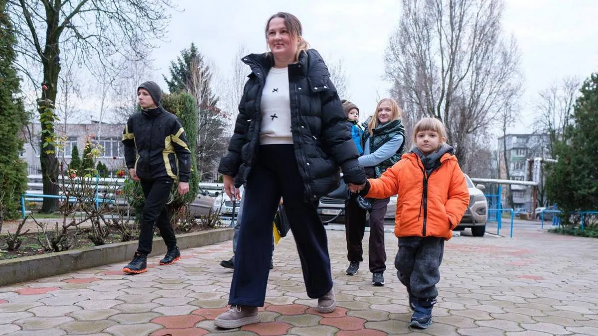 З прифронтових громад Запорізької та Дніпропетровської областей евакуюють понад 3 тисячі дітей: деталі рішення